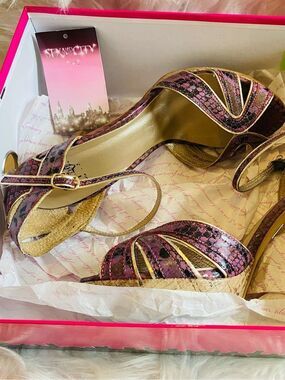 🛍️Sex and the City' peep toe heels with ankle strap.  Authentic with packaging.